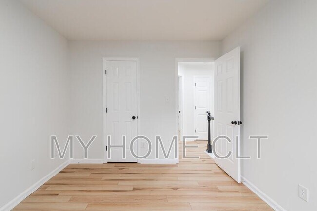 Building Photo - 8413 Woodford Bridge Dr