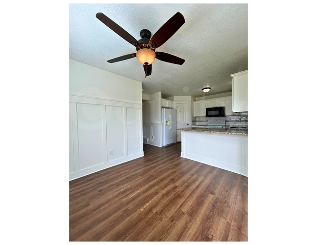 Building Photo - 8045 N Plum Creek Dr