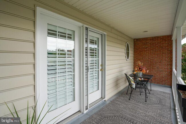 Building Photo - 28463 Pinehurst Cir