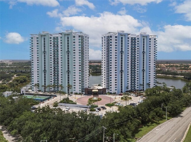 Building Photo - 2681 N Flamingo Rd
