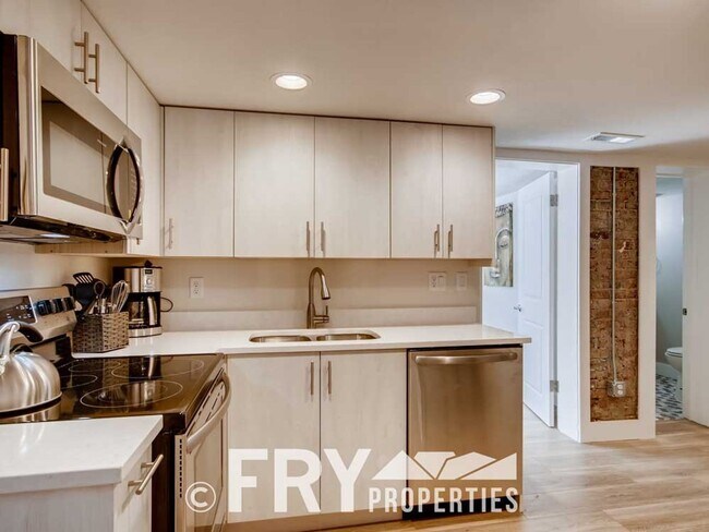 Building Photo - Bright, Remodeled Basement Apartment in Potter Highlands
