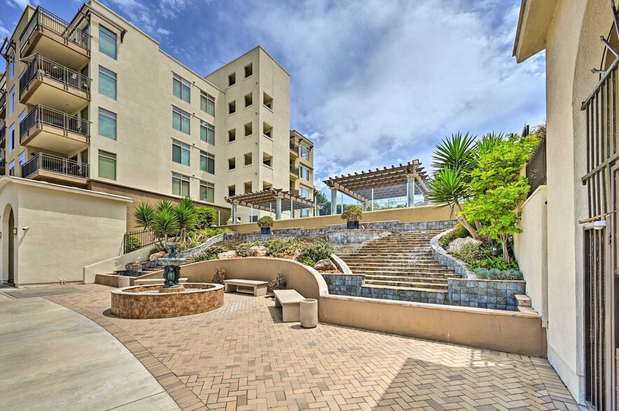 Building Photo - 1016 Costa Pacifica Way