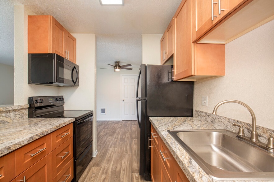 Pinewood Square Apartment Homes 6500 208th St SW Lynnwood WA 98036