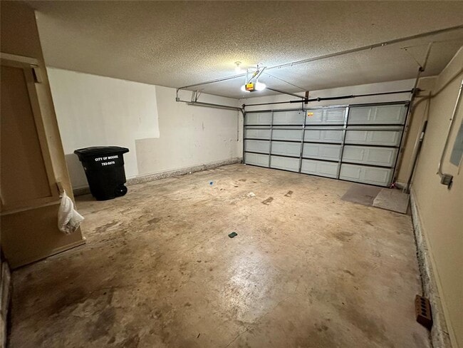 Building Photo - 2221 NE 8th St