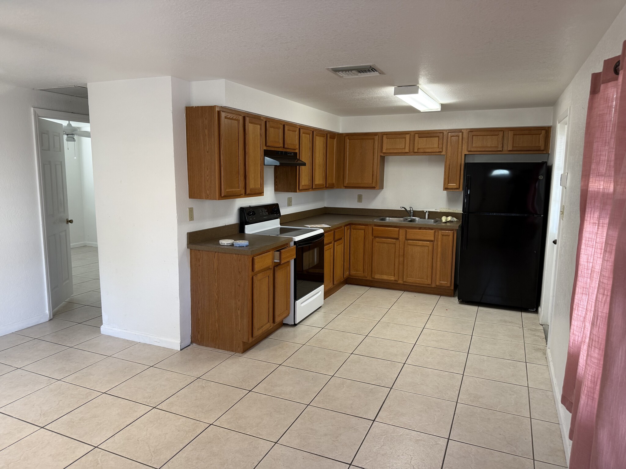 Building Photo - 1539 Magnolia Dr