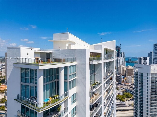 Building Photo - 90 SW 3rd St