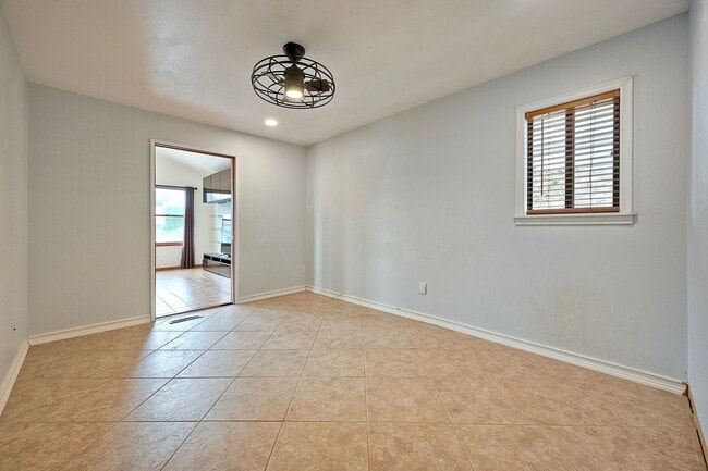 Building Photo - 1855 Magdalene Way