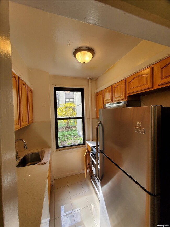 Building Photo - 98-34 63rd Dr