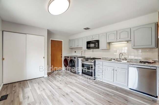 Building Photo - 4354 Meadowcroft Rd