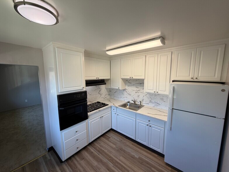 Building Photo - 2070 Latham St