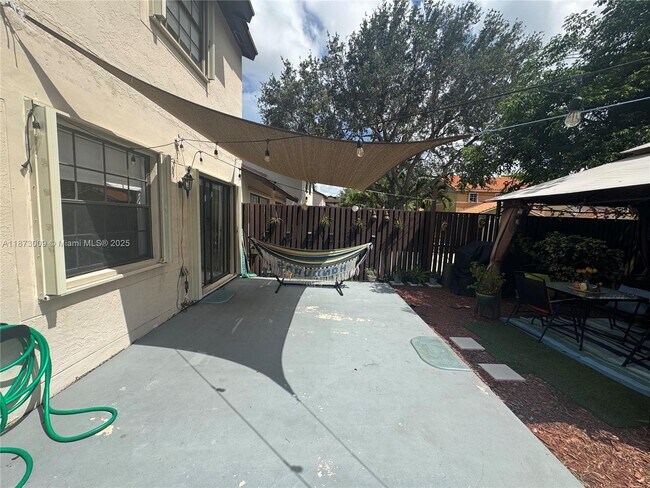Building Photo - 10170 SW 137th Pl