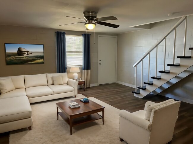 Building Photo - Rent Special on Fully Renovated 2 Bedroom ...