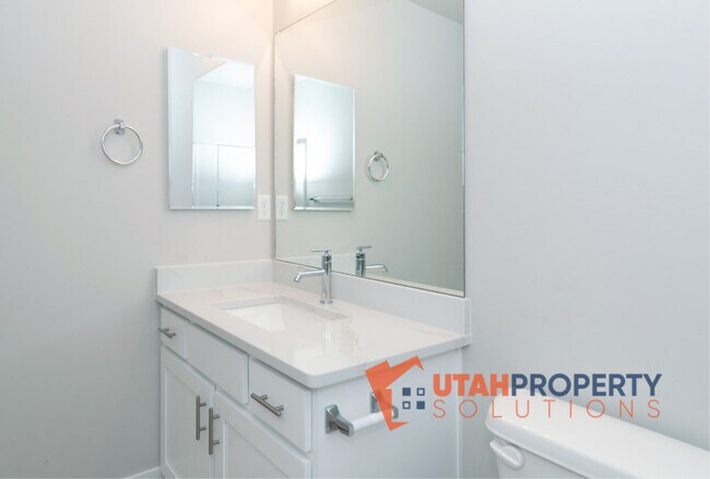 Building Photo - 982 W 380 S