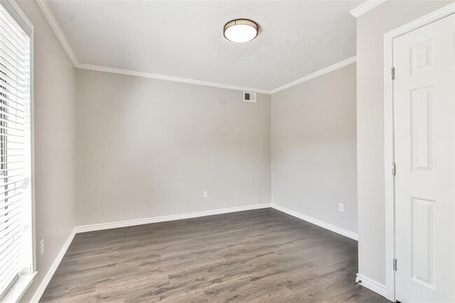 Building Photo - 7003 Huntbrook Dr