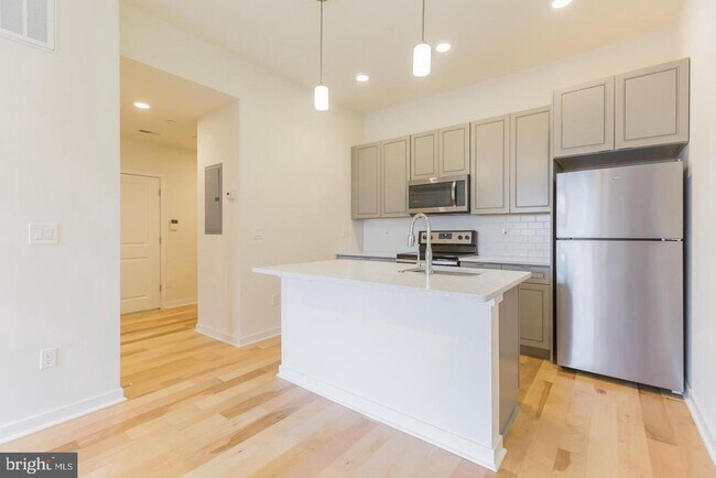 Building Photo - 3401 Hamilton St