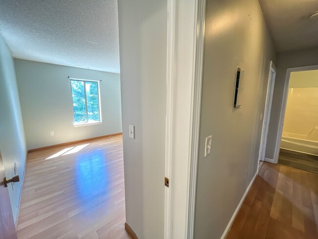 Building Photo - Hamden 2-Bed Condo W/ In-Unit Laundry!