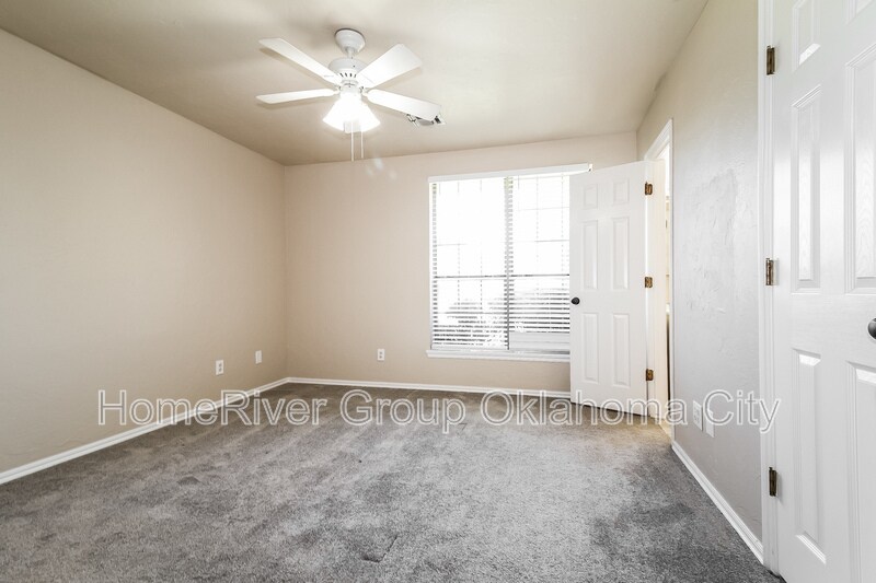 Building Photo - 2521 Ridgewood Dr