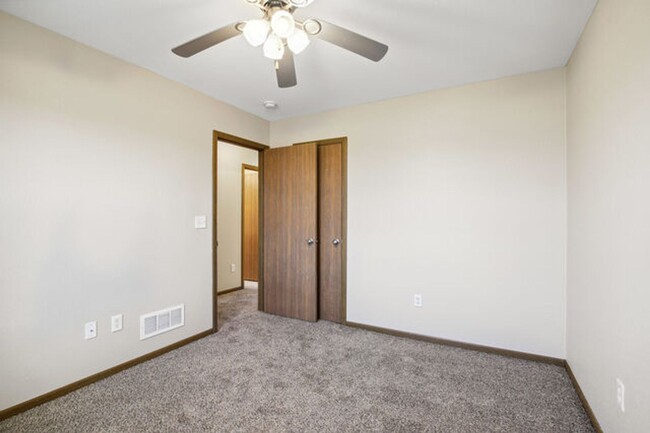 Building Photo - 3 bedroom 2 bath one level in Grain Valley