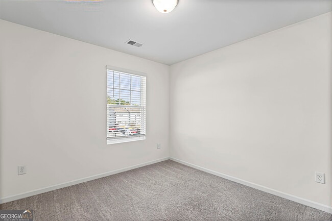 Building Photo - 352 Penn Sta Wy