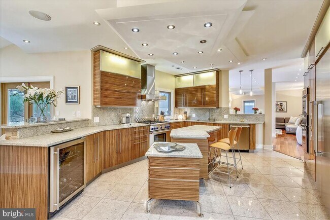 Building Photo - 6600 80th Pl