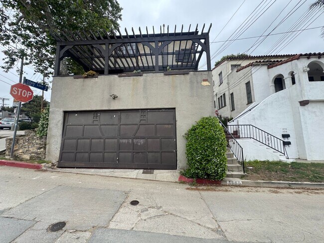 Building Photo - AS Silver Lake (#321)