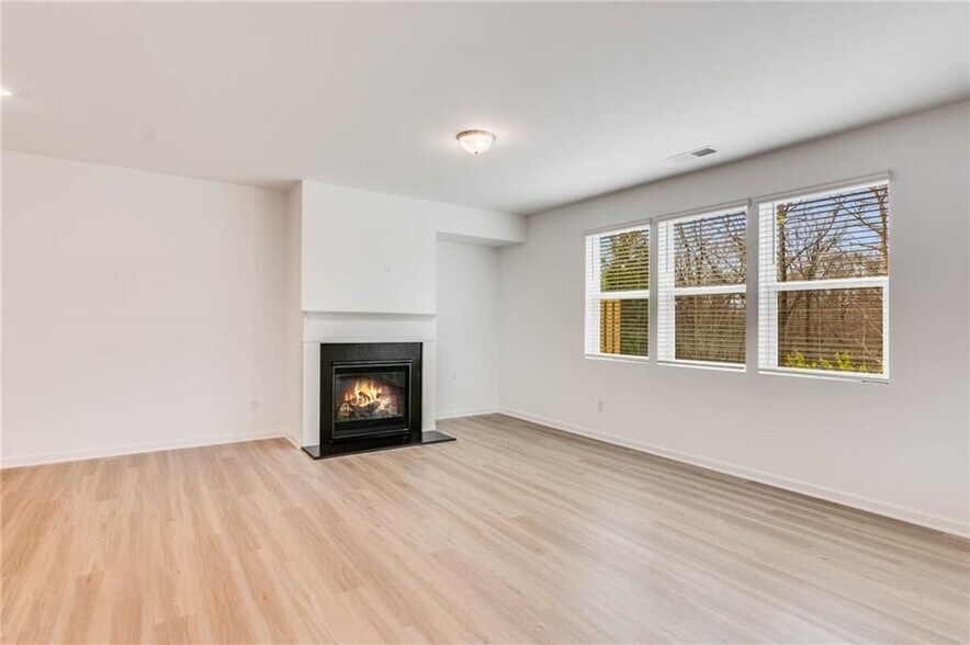 Building Photo - 5820 Flint Ln