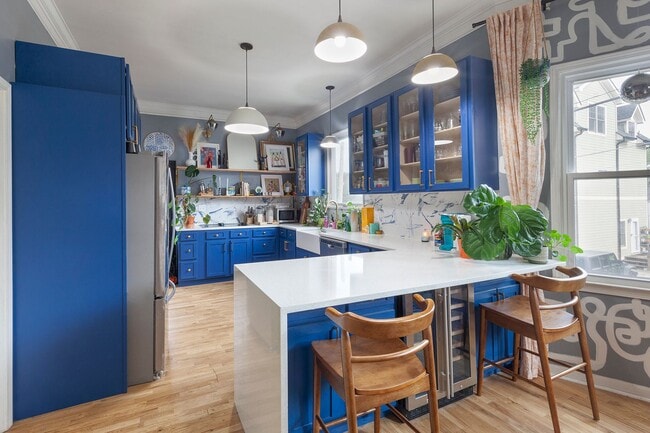 Building Photo - Stylishly Updated 3/2 w/ Large Deck in Grant Park!