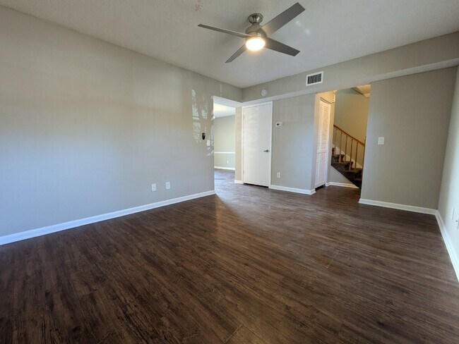 Building Photo - "COMING SOON! Spacious 3-Bedroom Townhouse Retreat with 2.5 Baths in Orange Park Awaits!"