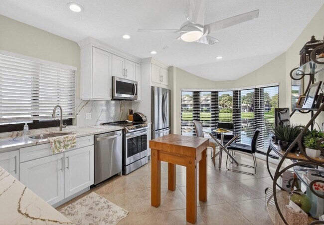 Building Photo - 16941 Waterbend Dr