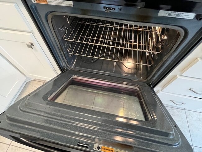 Building Photo - 2 Bedroom 1 Bath Upstairs Condo with MANY upgrades in Hunters Chase