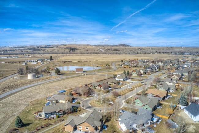 Building Photo - 32 E Clara Ct