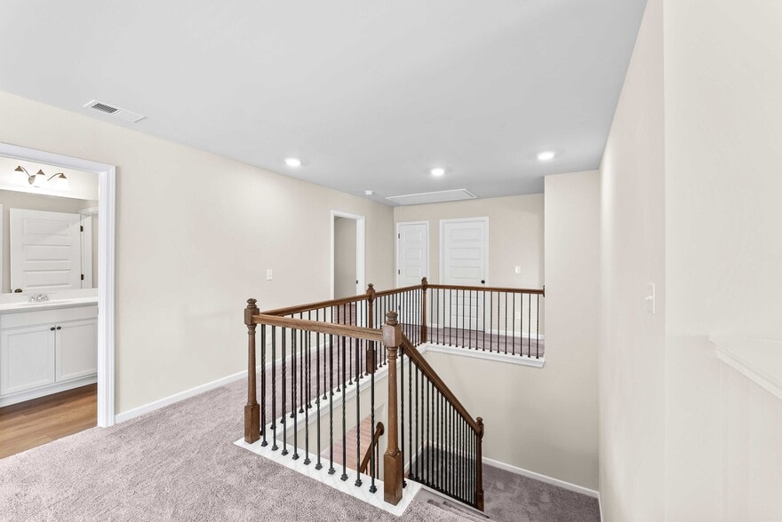 Building Photo - 755 Lakehaven Ln