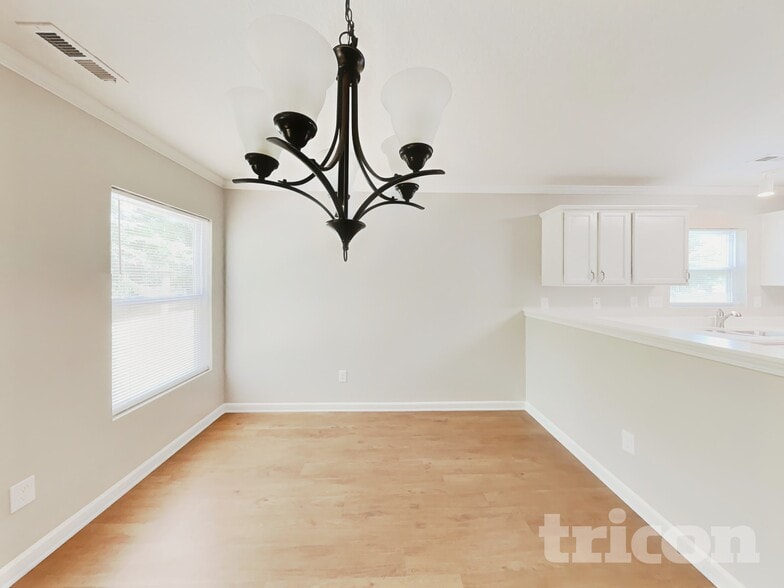 Building Photo - 11802 Village Pond Dr