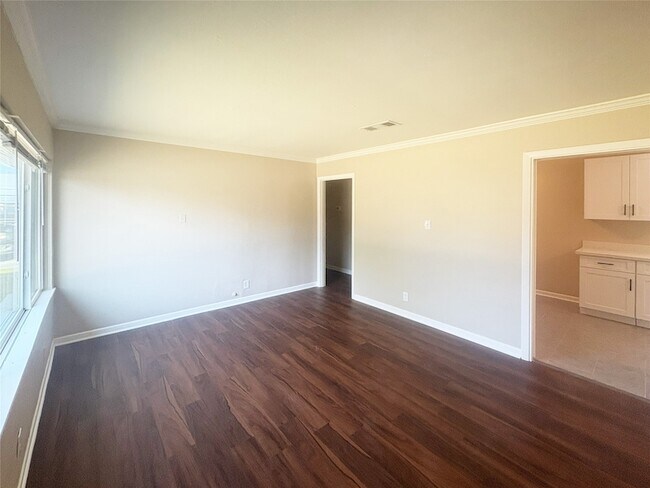 Building Photo - 225 Sarlee Dr