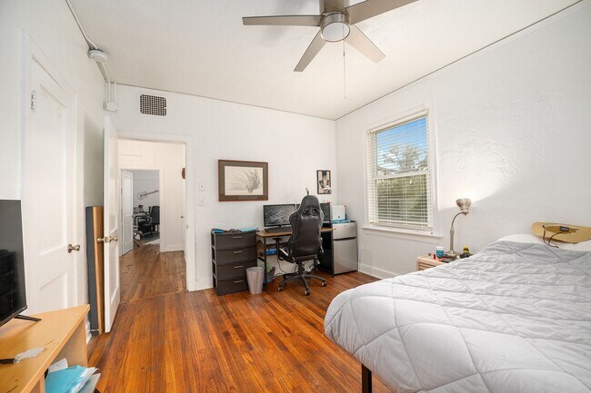 Building Photo - 6-Bedroom Home: Includes 6 parking spots!