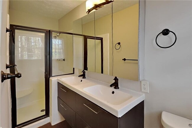 Building Photo - 3575 Brookhill Cir