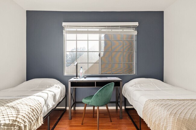 Building Photo - 10777 Ashton Ave