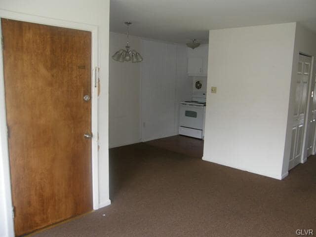 Building Photo - 2108 S Lumber St