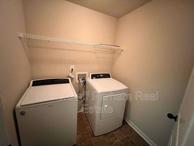 Building Photo - 15 Churchhill Dr