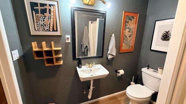 Building Photo - 53685 Country Club Dr