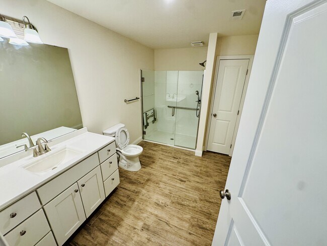 Building Photo - 3900 McKendree Dr