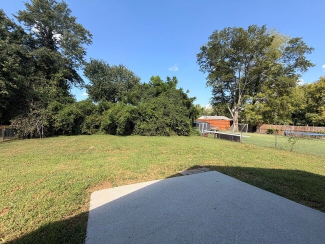Building Photo - 406A Hazelwood Dr