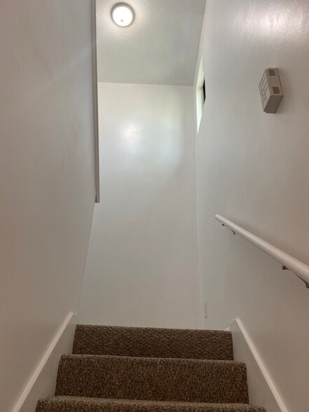 Building Photo - 401 E Maxwell Ln