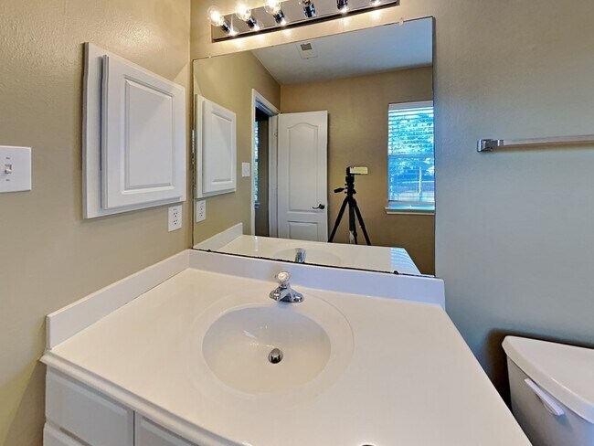 Building Photo - 12403 Fort Dupont Ln