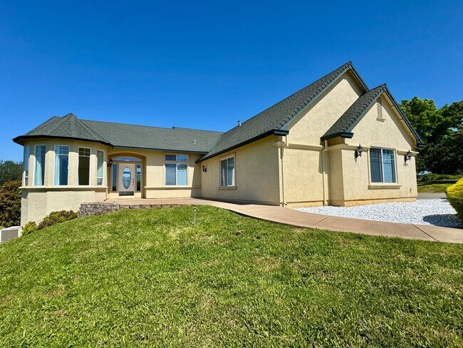 Building Photo - 6255 Peacock Way