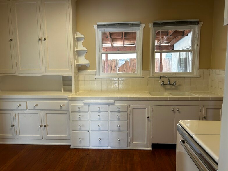 Kitchen - 545 S Calle Santa Rosa