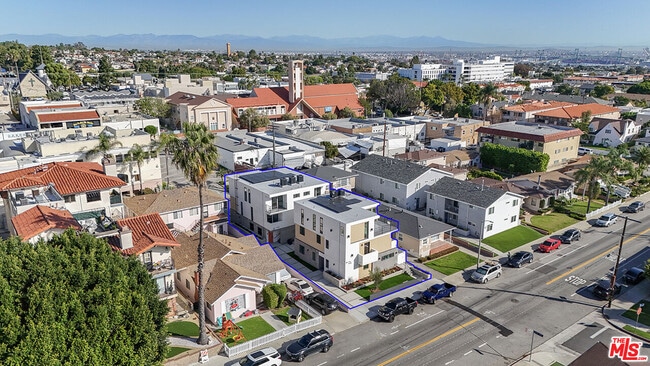 Building Photo - 1432-1432 W 9th St
