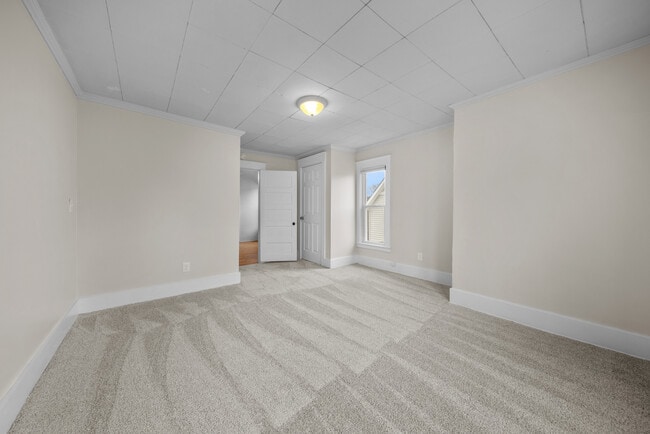 Building Photo - 1033 Helen St NE