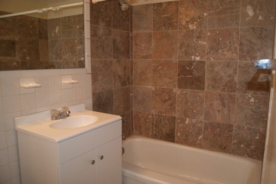 Building Photo - 7527 Spring Lake Dr