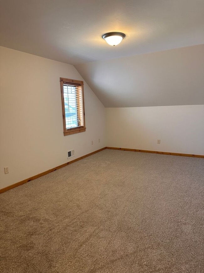 Building Photo - Gorgeous 3 Bedroom Home in Elk Grove Commu...